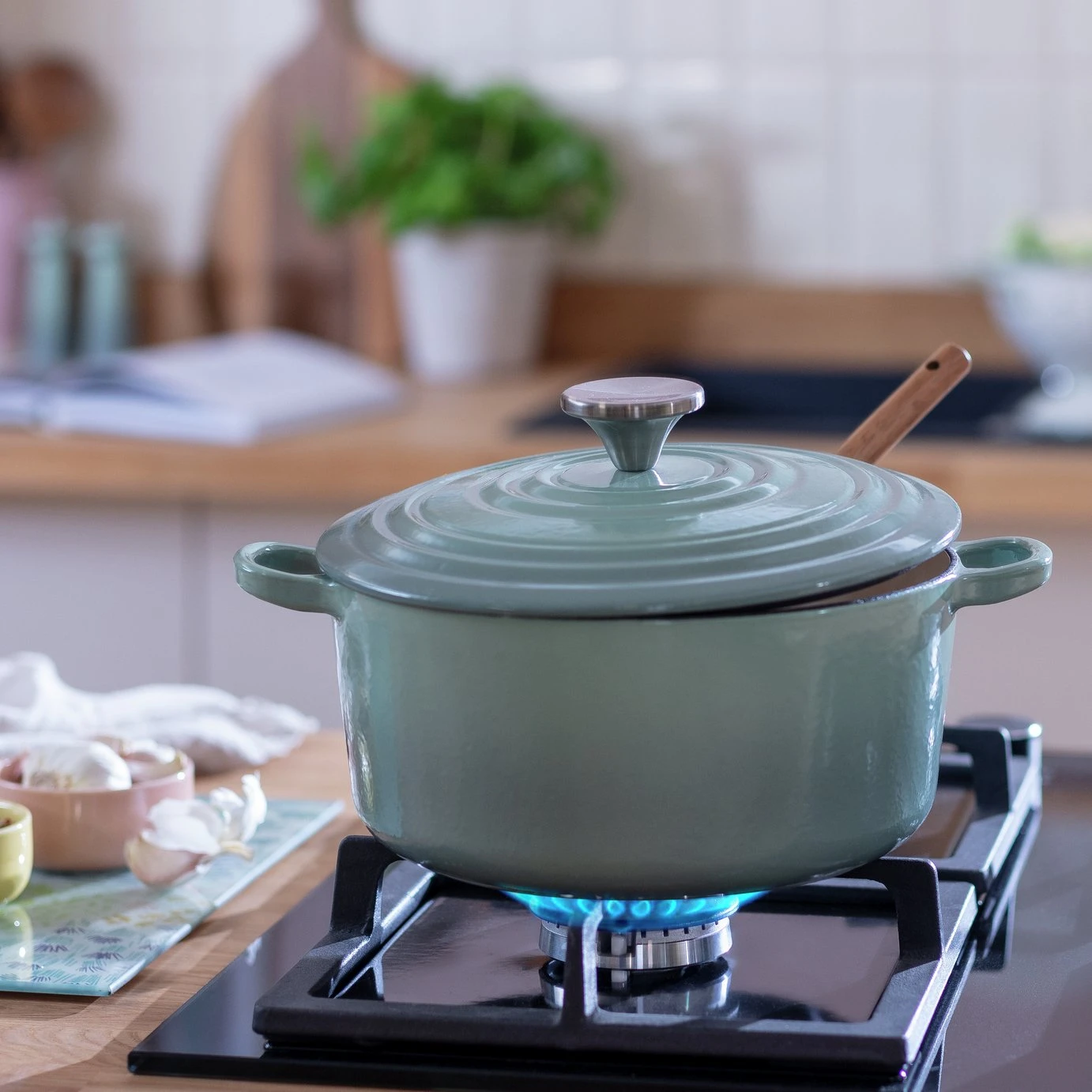 Habitat 3.3 Litre Cast Iron Casserole Dish - Green 8 Habitat 3.3 Litre Cast Iron Casserole Dish - Green - Image 6