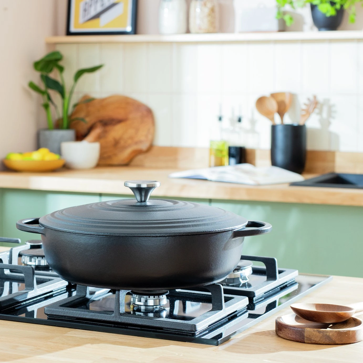 Habitat 4 Litre Shallow Cast Iron Casserole Dish - Black 8 Habitat 4 Litre Shallow Cast Iron Casserole Dish - Black - Image 6