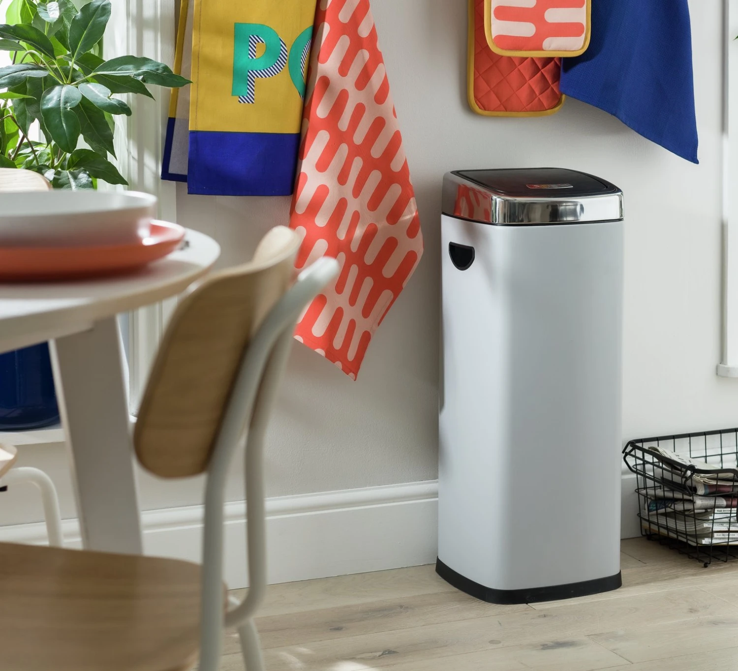 Habitat 30 Litre Square Touch Top Bin - Gunmetal 4 Habitat 30 Litre Square Touch Top Bin - Gunmetal - Image 2