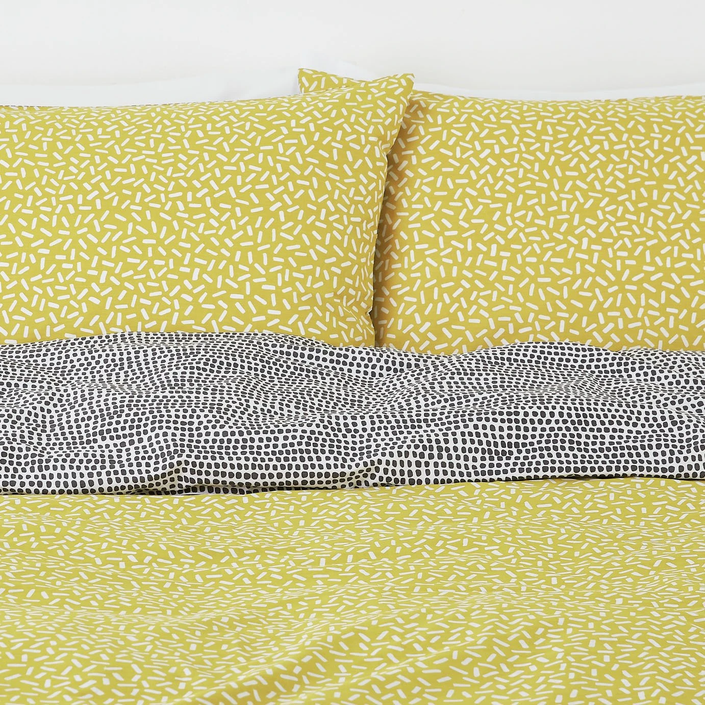 Habitat Betsy Yellow & White Reversible Bedding Set - Single 8 Habitat Betsy Yellow & White Reversible Bedding Set - Single - Image 6