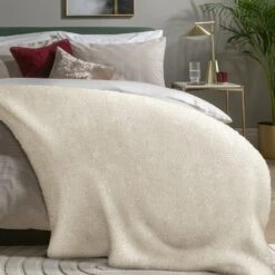 Habitat Faux Fur Plain Throw - Cream - 125x150cm -Habitat 9520268 R Z001C