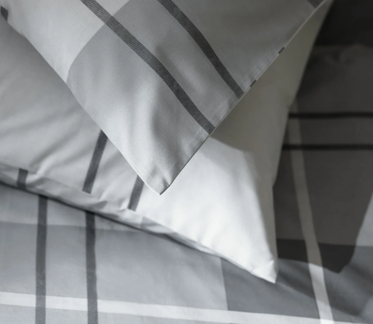 Habitat Check Charcoal Grey Bedding Set - Single 7 Habitat Check Charcoal Grey Bedding Set - Single - Image 5